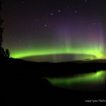 Grüner Polarlichtbogen in Finnland