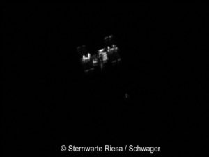 Die ISS durch ein Teleskop fotografiert