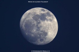 Mond im Teleskop