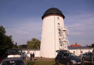 Der Ort des Geschehens, die Jugendherberge in Strehla, mit der alten Windmühle