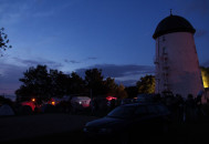 Windmühle und Schauplatz des 5. STT in nächtlicher Stimmmung