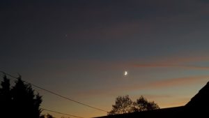 Abenddämmerung mit Mond und Jupite